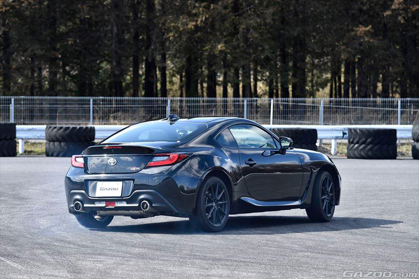 山野哲也選手による定常円旋回トレーニング リアのスライドコントール3