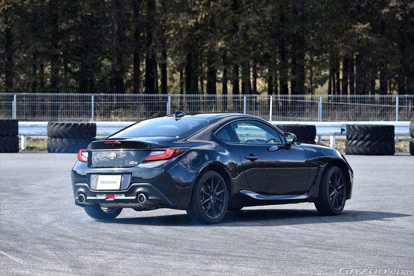 山野哲也選手による定常円旋回トレーニング　リアのスライドコントール4