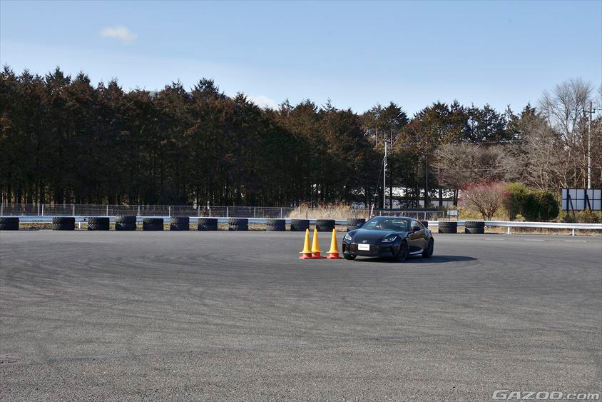 山野哲也選手による定常円旋回の回転径を自在にコントロール1