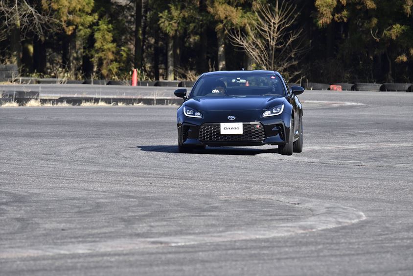 クリッピングポイントを捉えるGR86