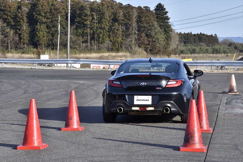 山野哲也選手によるGR86での駐車前