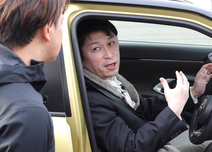 三浦健光がドライビングポジションを教える