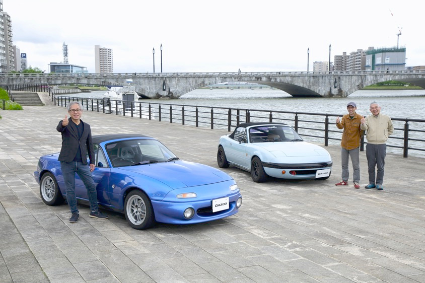 萬代橋をバックにロードスターを撮影