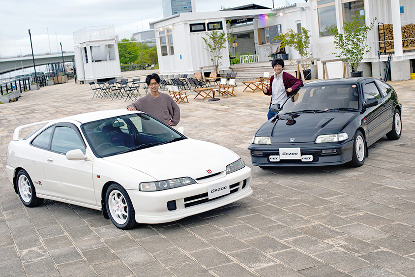 インテグラとCR-Xに乗る20代の友達同士