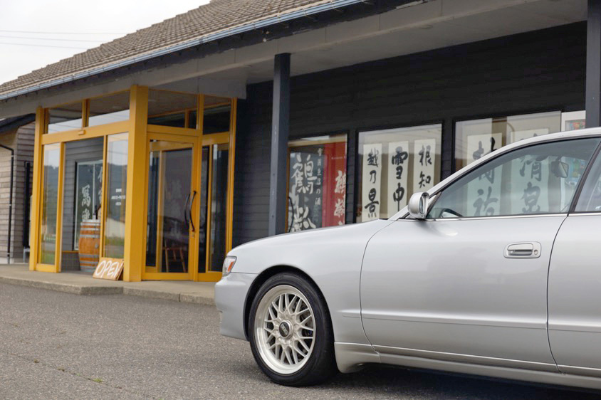 長谷川屋でチェイサーを撮影