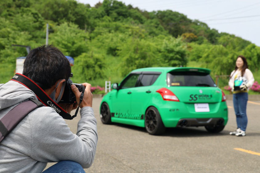 スイフトを乗りこなす女性オーナー