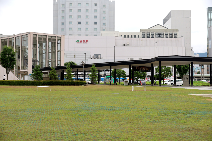 やまぎん県民ホール イベント広場