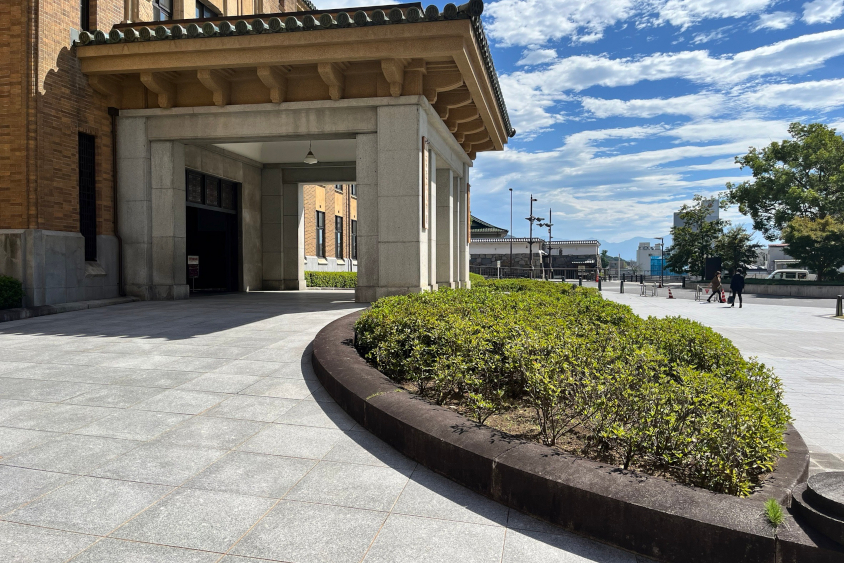 GAZOO愛車広場出張取材会 in 山梨の会場の山梨県庁別館の車止め