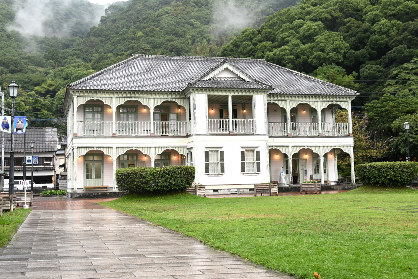 三角西港にある浦島屋