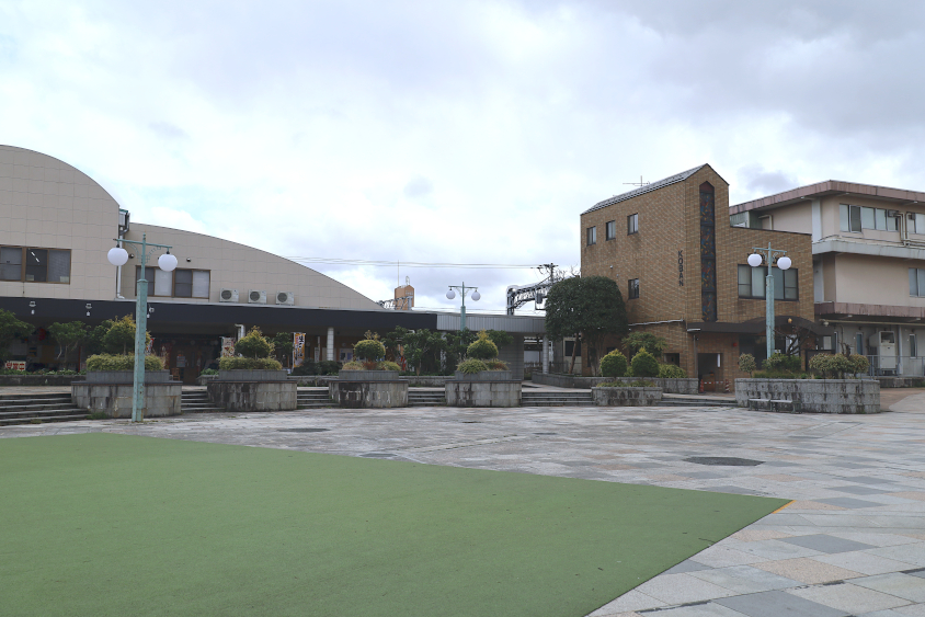 GAZOO愛車広場 出張取材会 in 鳥取の会場の米子駅前だんだん広場