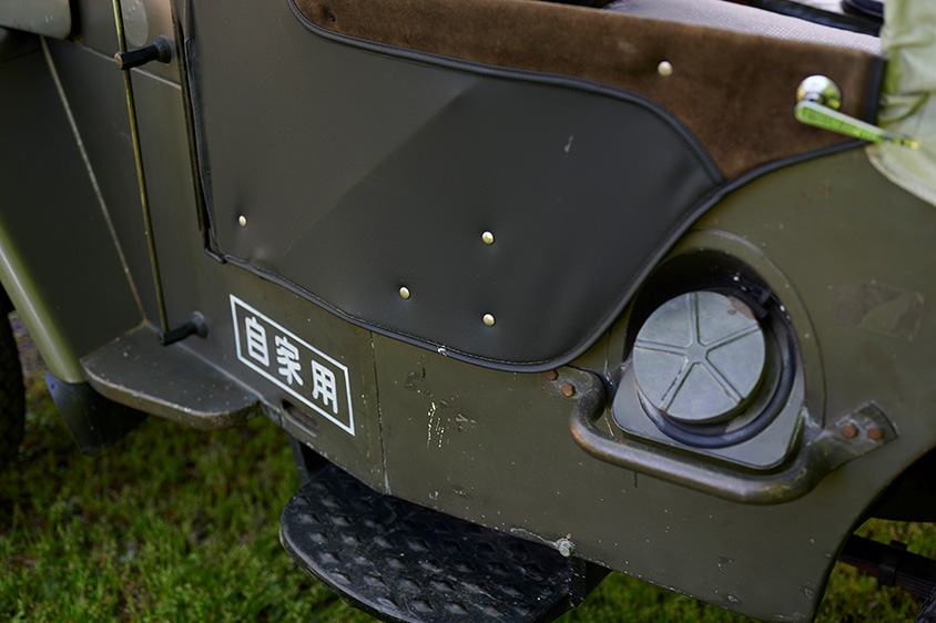 三菱・ジープの左サイド