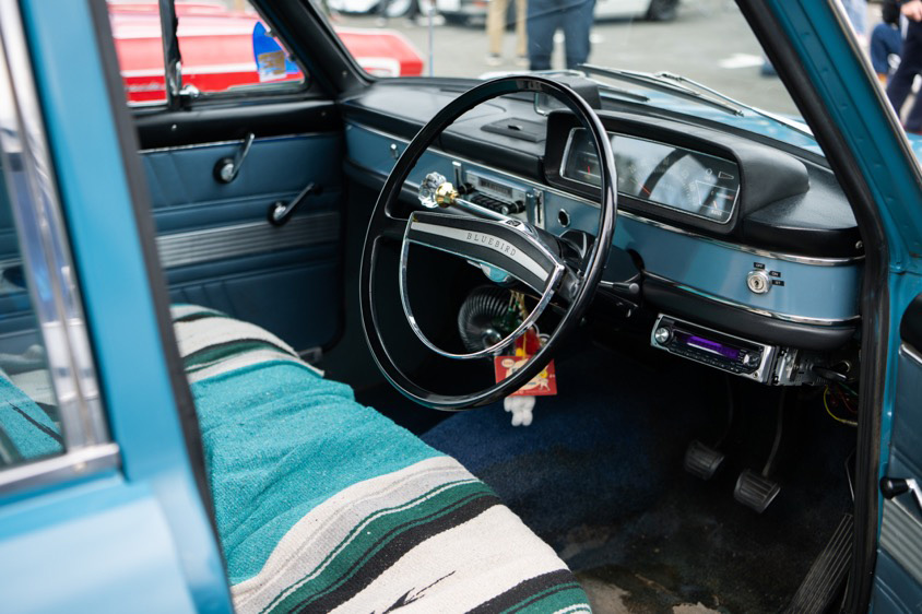 日産・ブルーバード（P411）の運転席