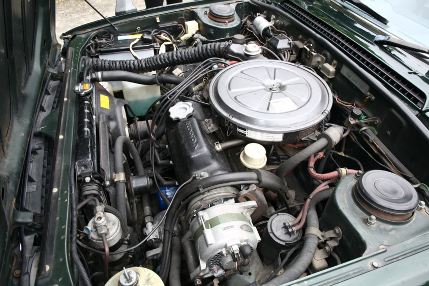 ホンダ・アコードサルーンのエンジンルーム