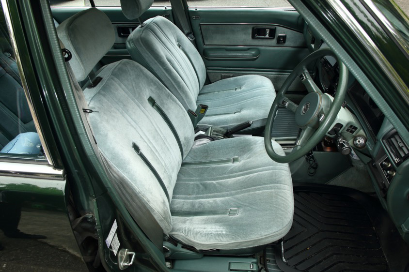 ホンダ・アコードサルーンの前席