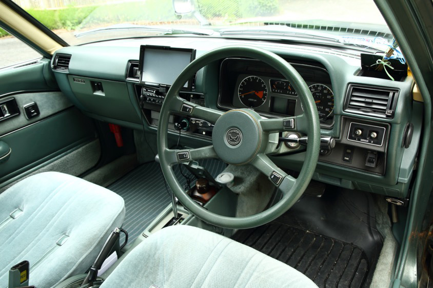 ホンダ・アコードサルーンの運転席