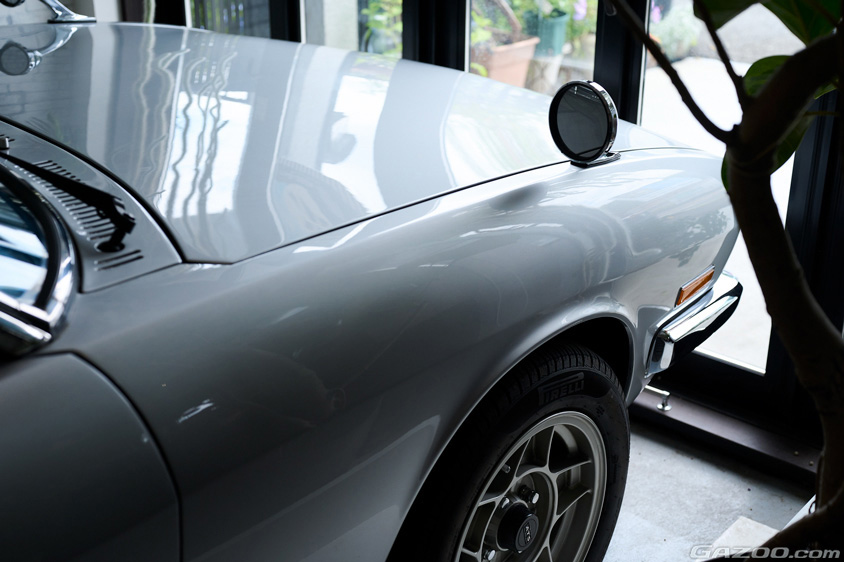 いすゞ・117クーペのサイドの丸みのあるデザイン