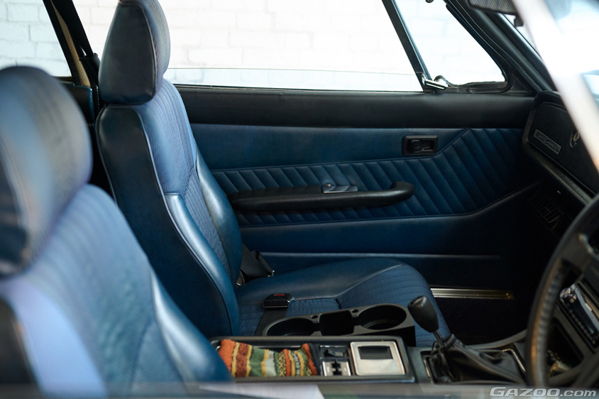 いすゞ・117クーペのフロントシート