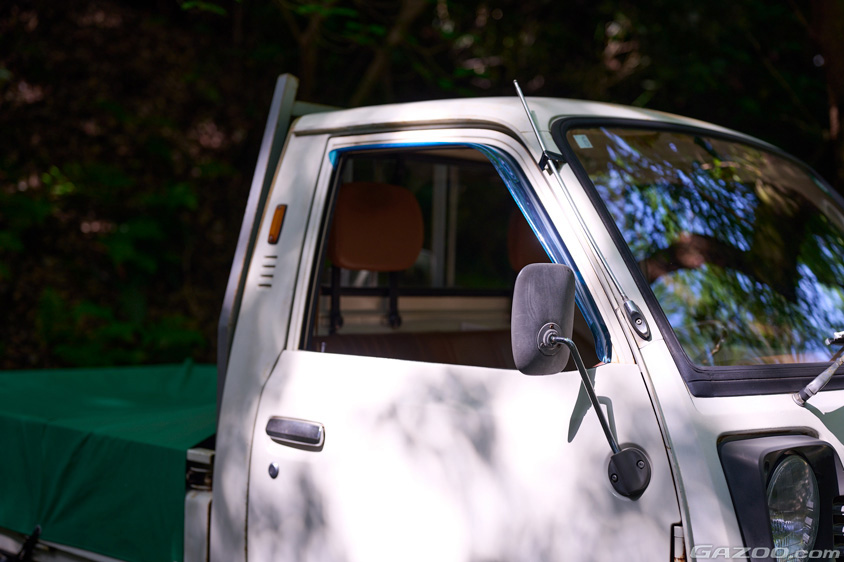 ダイハツ・ハイゼット360の右窓