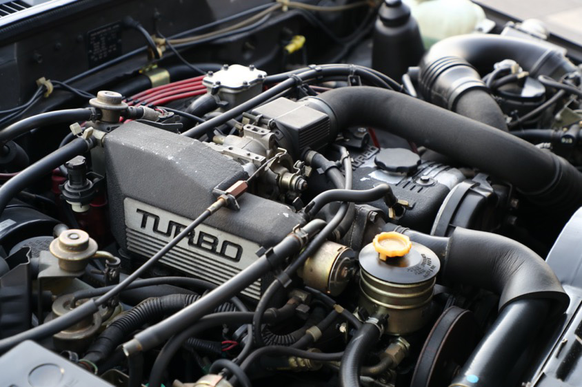 いすゞ・ピアッツァ イルムシャーのエンジンルーム