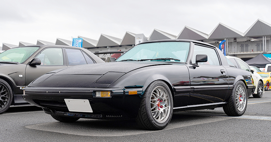 ロータリーを愛する父と、運転好きな息子をつなぐRX-7改（SA22C)の絆 