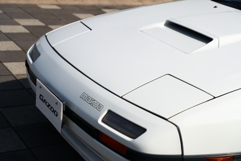 マツダ・RX-7(FC3S)のリトラクタブルヘッドライト