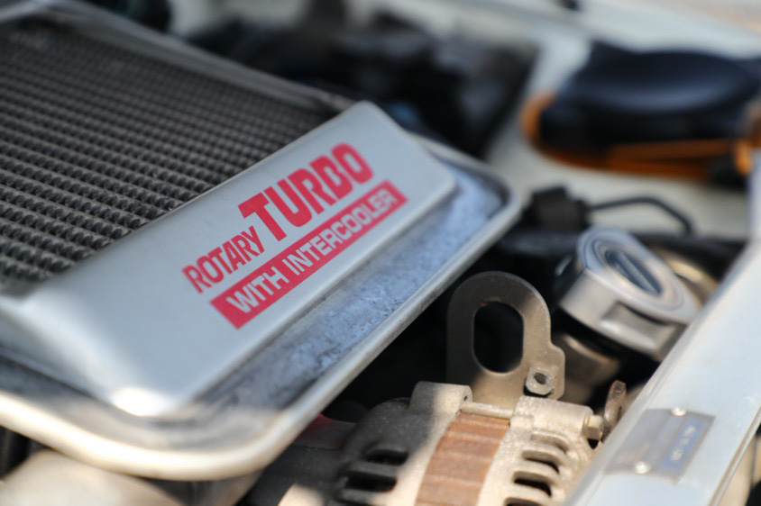 マツダ・RX-7（FC3S）のロータリーターボのロゴ