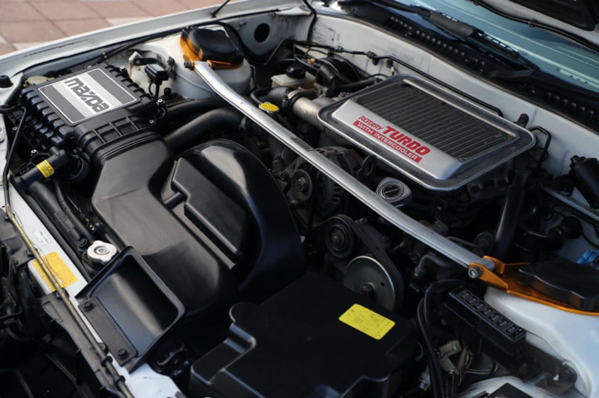 マツダ・RX-7（FC3S）のエンジンルーム