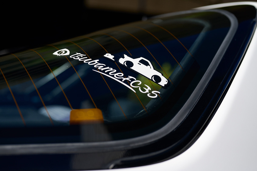 マツダ・サバンナRX-7に貼られた「tsubameFC3S」のステッカー