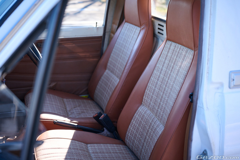 シートは張り替えられている日産・サニートラック（L-GB122型）