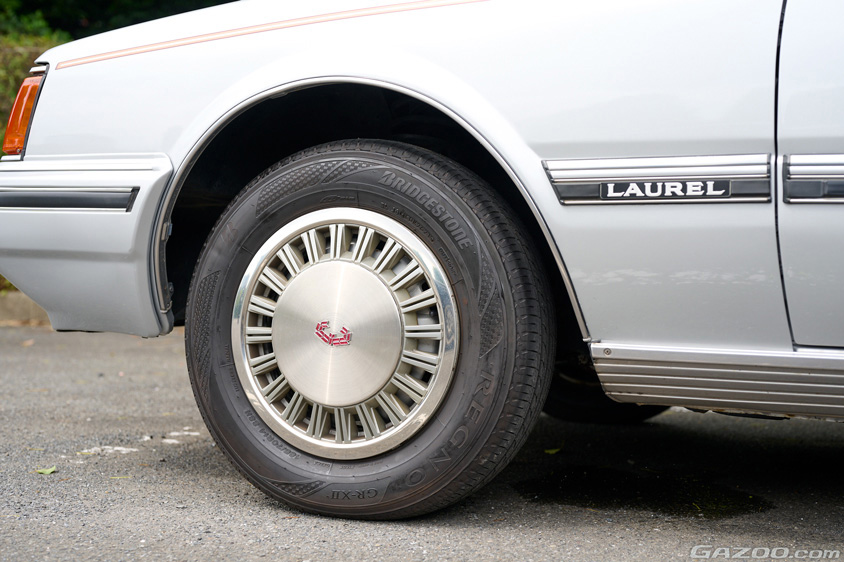 日産・ローレル 2000E メダリストの左フロントタイヤ