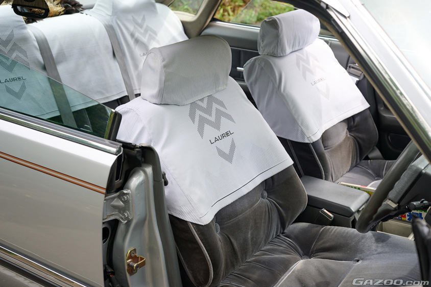 日産・ローレル 2000E メダリストのピラーレスの窓ガラス