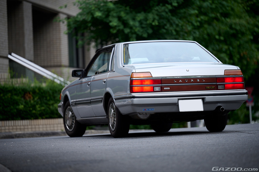 日産・ローレル 2000E メダリストのリヤ