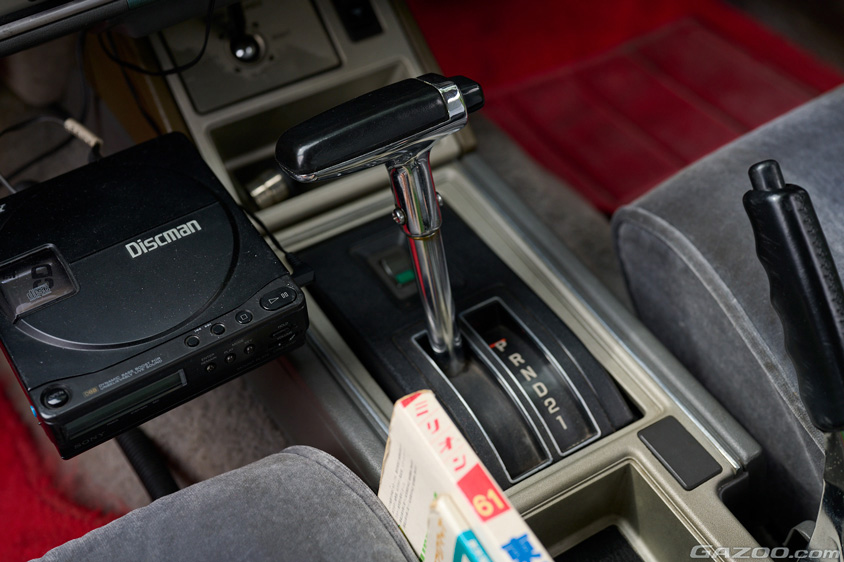 日産・ローレル 2000E メダリストの4速ATのシフト