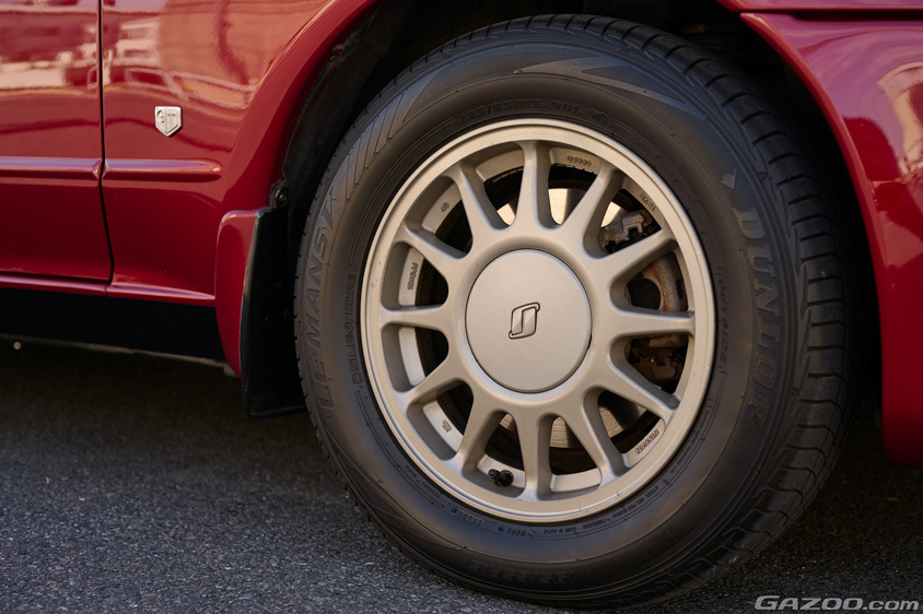 日産・スカイラインの純正ホイール