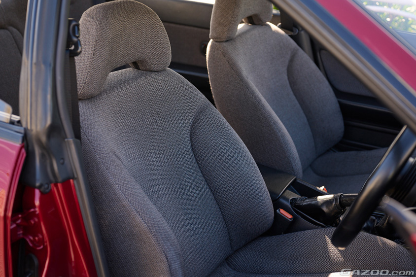 日産・スカイラインGTS-t P’sスペシャル（R32）の前列のシート