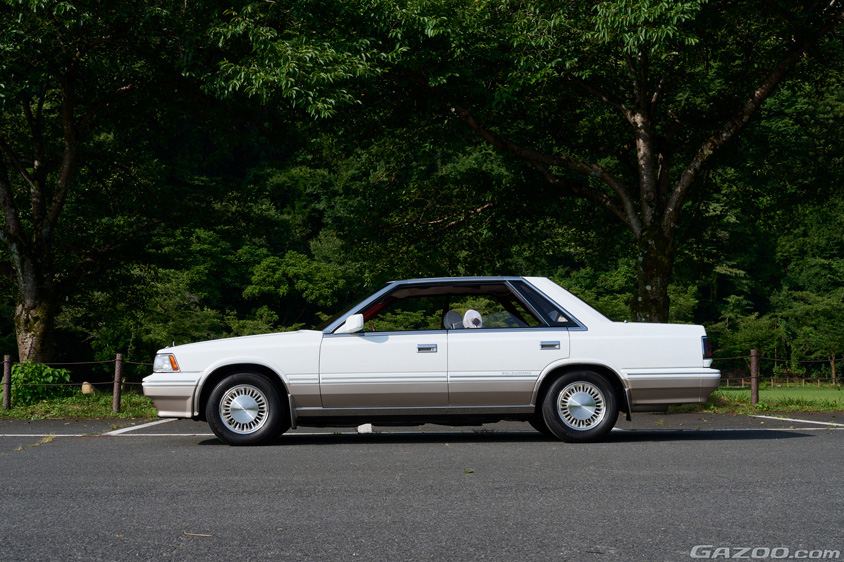 日産・ローレルV20ターボメダリスト(C32型)の左サイド