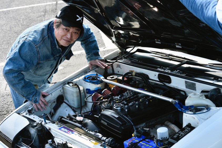 トヨタ・スプリンタートレノ（AE86）とオーナーの圭さん