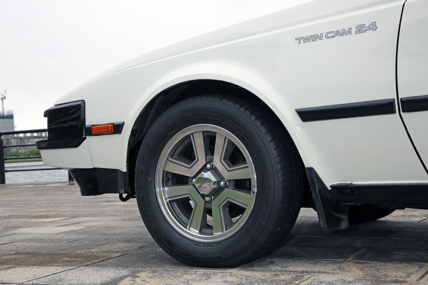 トヨタ・セリカXX 2000GT(ツインカム24)の左フロントタイヤ