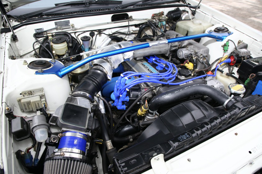 トヨタ・セリカXX 2000GT(ツインカム24)のエンジンルーム