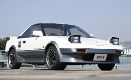 「クセのあるクルマを自分なりに攻略するのが好き」という女性オーナーが、1年所有した愛車トヨタ・MR2(AW11)の印象は？