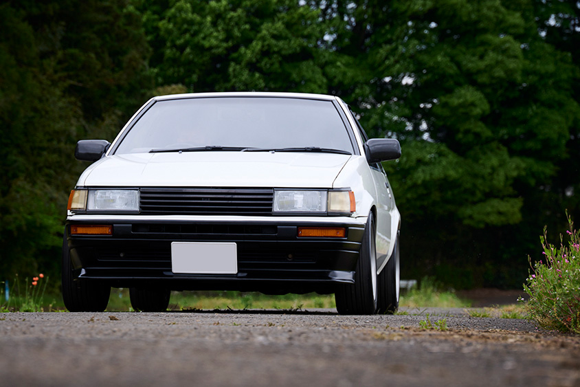 トヨタ・カローラレビン（AE86）のフロントビュー