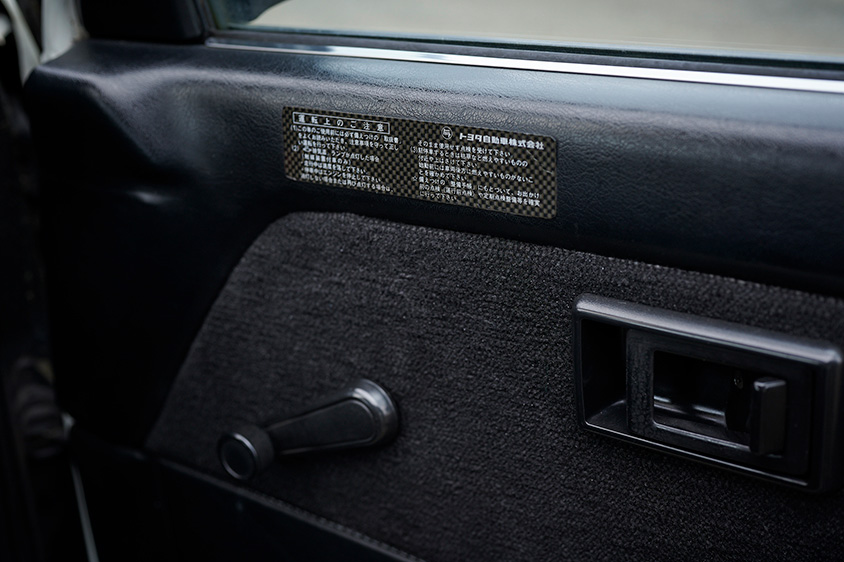 トヨタ・カローラレビン（AE86）のドア