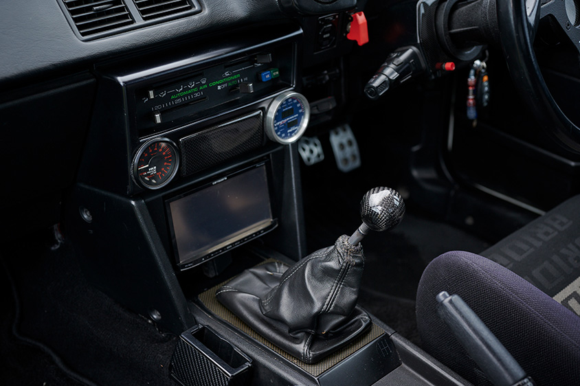 トヨタ・カローラレビン（AE86）のシフト