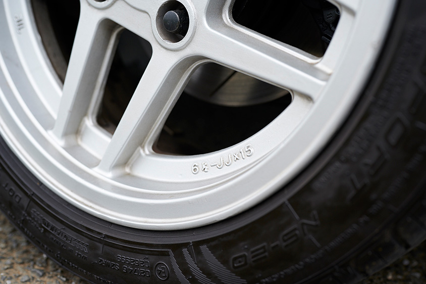 トヨタ・カローラレビン（AE86）のトムス井桁ホイール