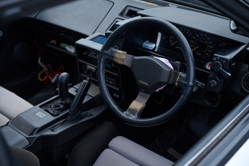 トヨタ・MR2の運転席
