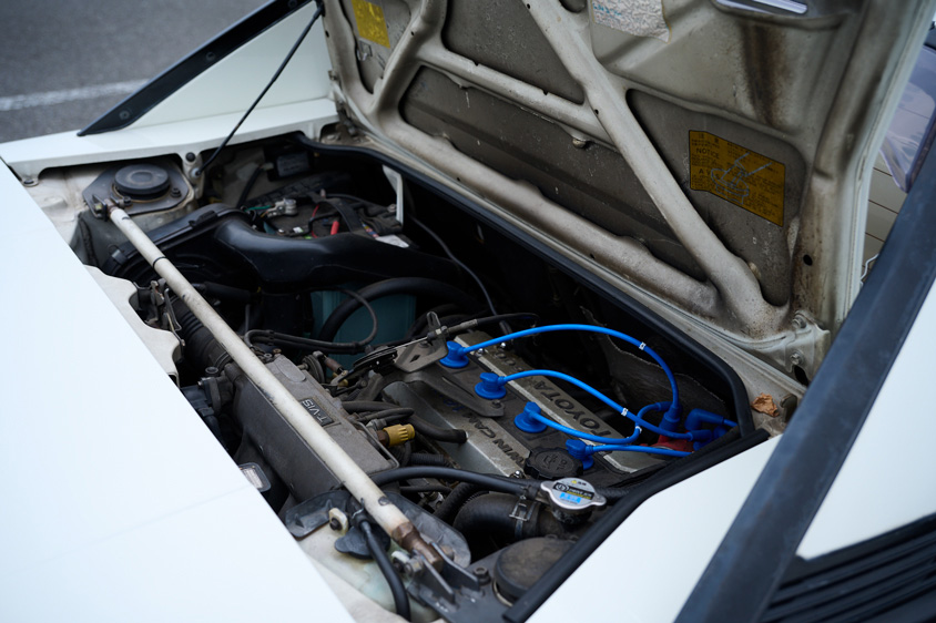 トヨタ・MR2のエンジンルーム
