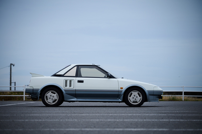 トヨタ・MR2のサイドビュー