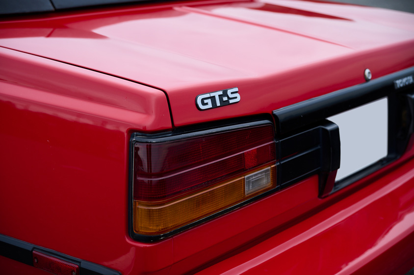 トヨタ・セリカコンバーチブルGT-SのテールライトとGT-Sロゴ