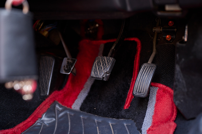 トヨタ・MR2（AW11）の3ペダル