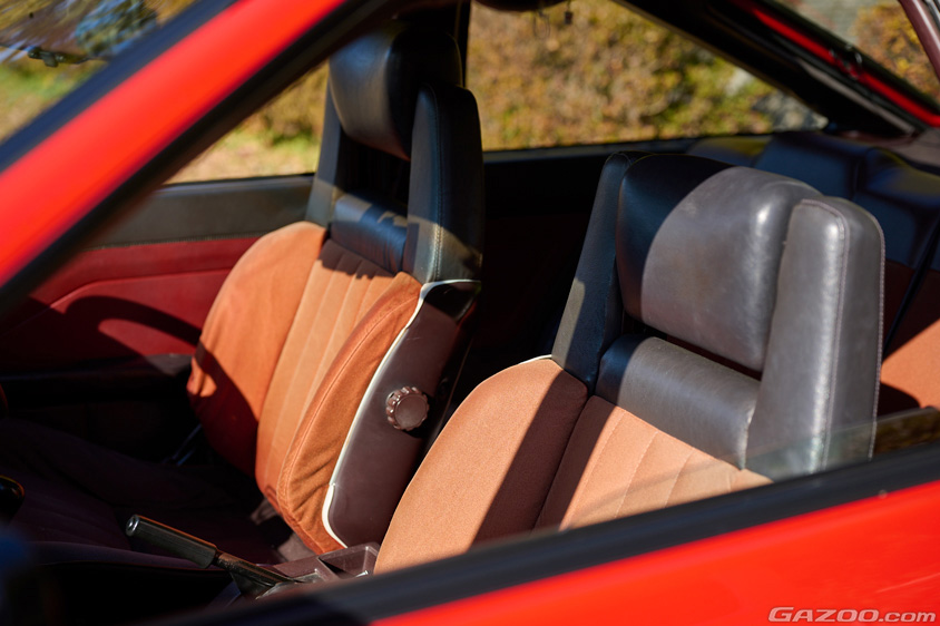 トヨタ・カローラレビン（AE86/ハチロク）のフロントシート